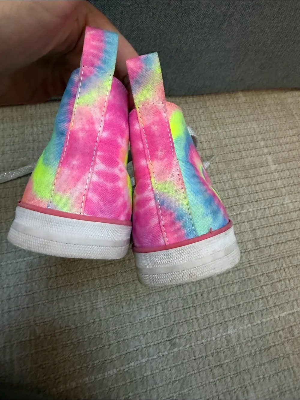 EUC THE CHILDRENS PLACE SIZE 3 BIG GIRL TIE DYE HIGH TOP SNEAKERS